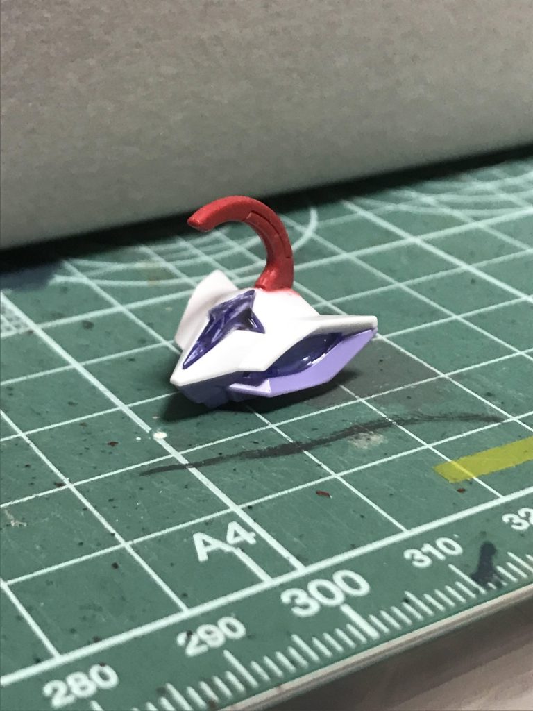 顔の印象を変えたくて、ダリルバルデの大事なアンテナを拝借。