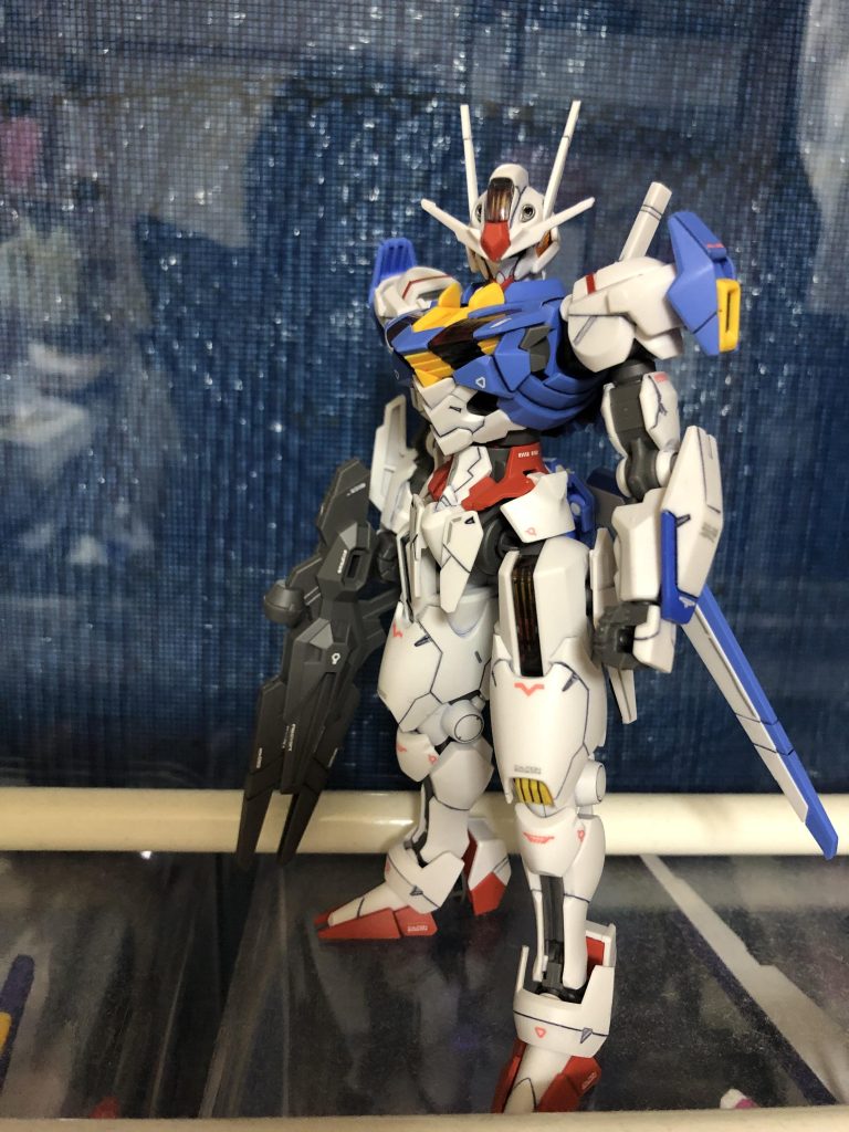 ウェザリング前の写真。最近のガンプラは墨入れとデカール貼るだけでこんなにカッコよく出来るとは…ガンプラも進化しましたね。