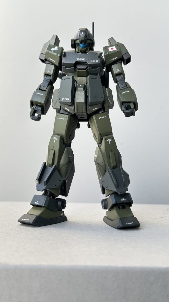 では皆さんが気になるであろうミキシングに使ったキットを軽く紹介してみましょう頭部→ジェスタ(顎シャープ加工)胴体→アデル+Ez8胸部装甲肩→クランシェ腕→アデルバックパック→アデル、境界戦機武器セット2腰→アデル+Ez8腰装甲脚→ネモ(トリントン)+武器セットの余剰武装→上記キットのよせあつめ+ザウォートヘヴィ