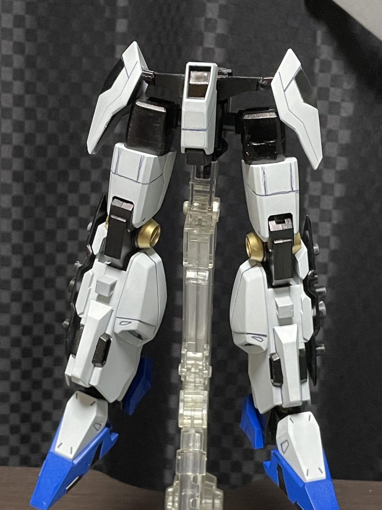 股関節太腿付け根部分を延長して、若干大きくしました。