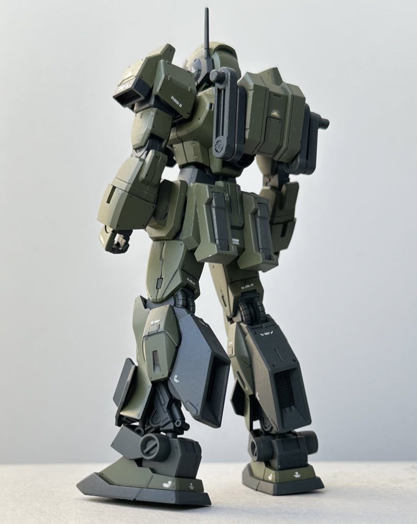 今回バックパックの選定には本当に悩みまして、一生決められなかったのですが、ライフル目的で買った境界戦機武器セットにこの無個性で何にでも合うデザインの、しかも3mm軸ステーが付属している!最強のバックパックが入っていたことに気付き狂喜乱舞しましたちなみにザウォートヘヴィの武装は凹穴でこのステーには付かないので、ステー側にランナーで作った3mm穴のダボ軸?を追加してポン付け出来るように加工してありますまさに「加工してポン付け」ですね!