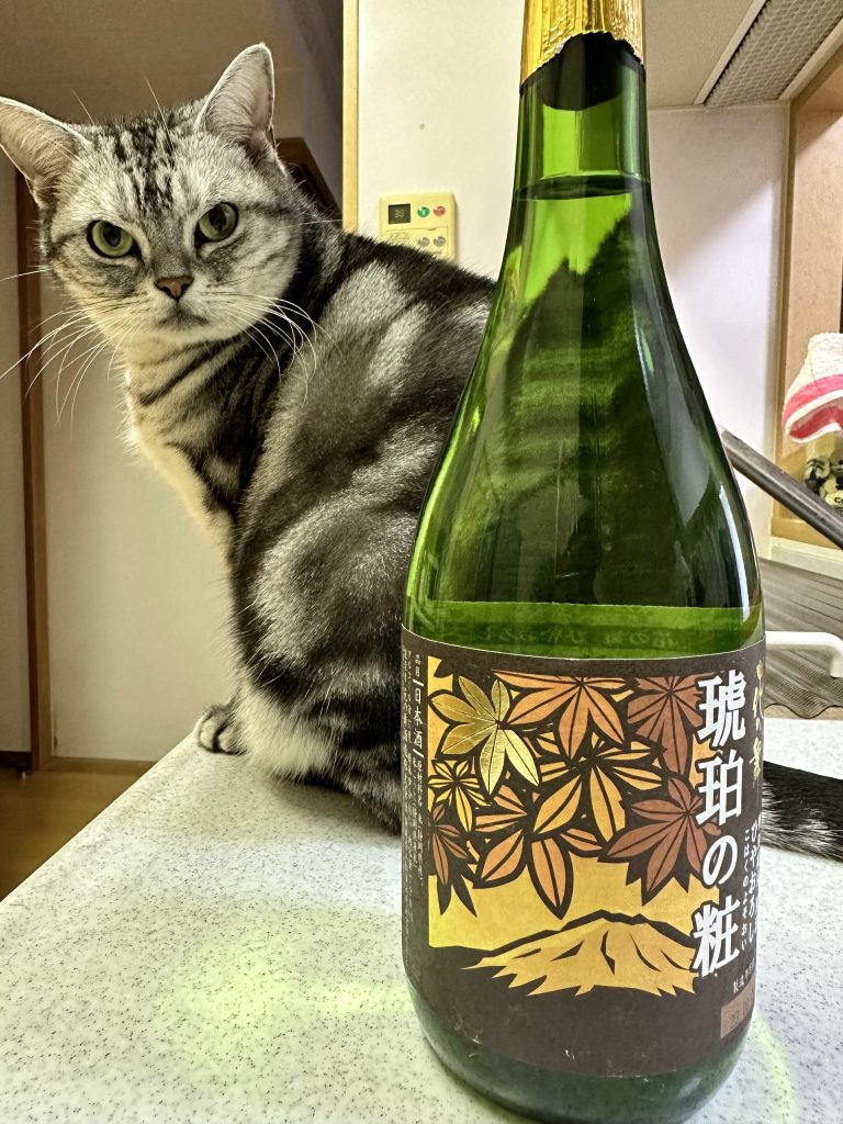 　夏から取り掛かっているフルアーマーＺＺが煮詰まってしまい、気分転換を兼ねてキティさんザク改・クロミちゃんを作ってみました。ネタ制作ではありますが、ここ最近の鬱憤を晴らすべく全力投球しました。こういうのはマジにならないと面白くないからねｗ普段の投稿でもほぼ素立ちでポーズは付けないのですが、コイツはほとんど「動かせない」ので、映えるアングルを探すのが大変でした。実際に作ってみて解りましたがデフォルメもやはりいろいろと難しい。極まったＳＤを制作してる方、ほんとリスペクトです。　さてさて夏の酷暑から急転直下で冬の装いですね。ワタクシは酷い風邪をこじらせてしまい週休4日状態でございました。おかげでクロミザクが予定より早く仕上がったワケですがｗ皆さまは体調にお気をつけて楽しい模型生活をお送りください。ではごきげんよう。