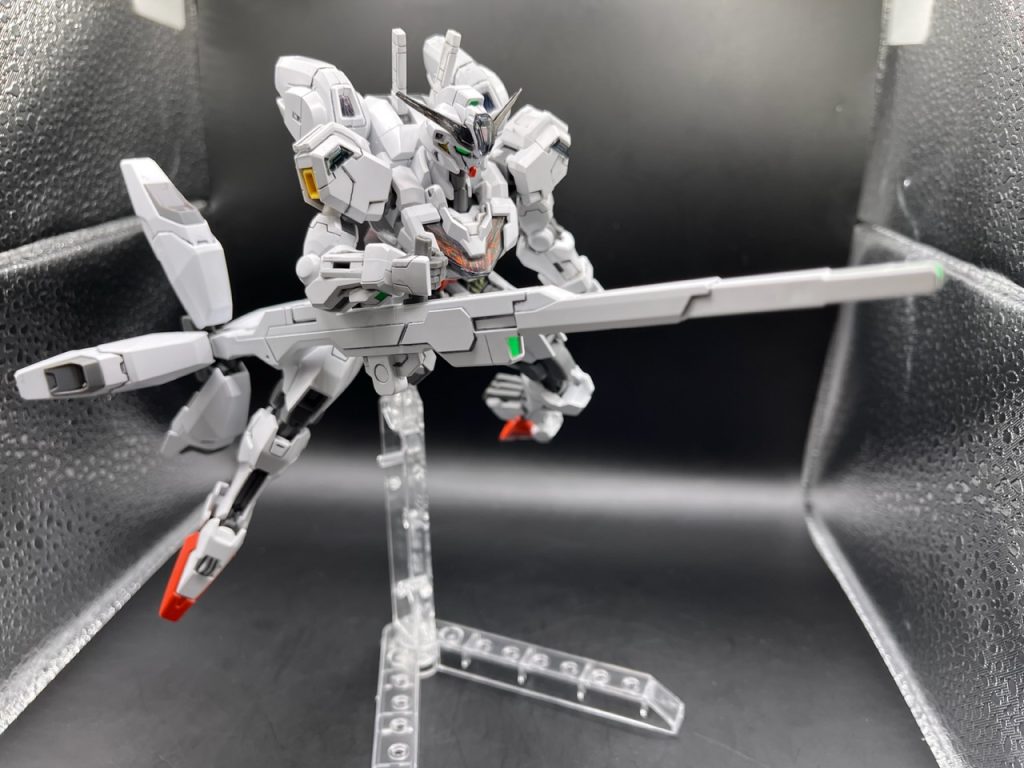 キャリバーンのガンドの部分のシールをを赤く塗りました