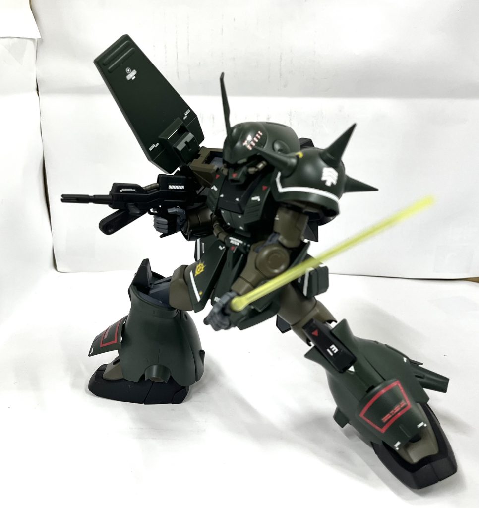 箱の写真を参考にポージング！