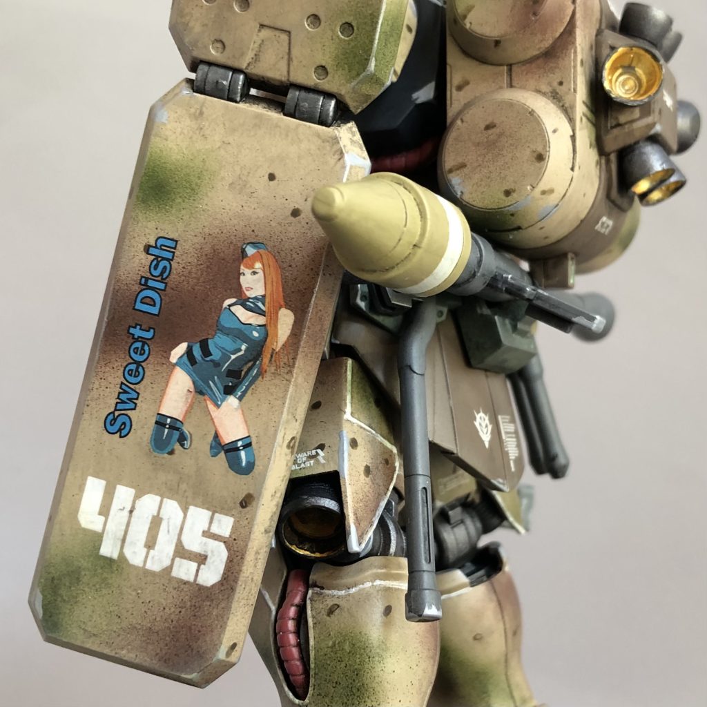 今回もシールドには、けしからんおねいさんの登場です。