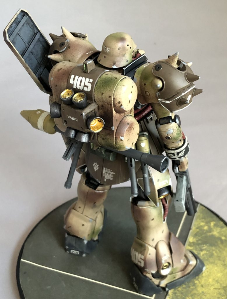 ズールさんは装備が多くて大変です。バックパックの「背嚢感」もあって歩兵っぽいスタイルです。