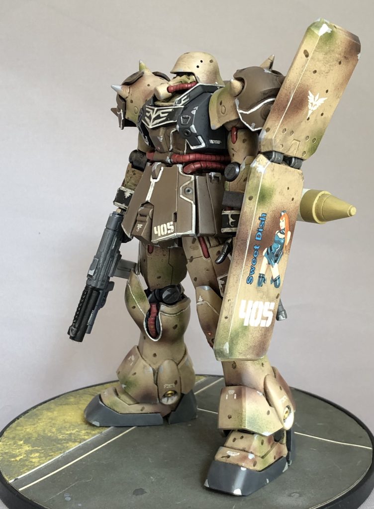 色々なキットからパーツを持ってきているので全塗装必須になり、ならば!ということで、デザート迷彩に。