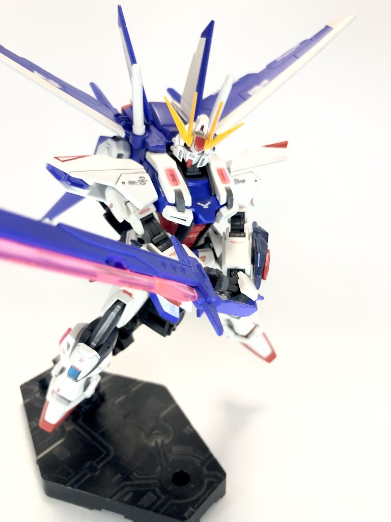 今回のビルストはアロンダイトとフォースシルエットは絶対使いたかったので、結局トリコロールカラーになったけど満足いく作品になりました!