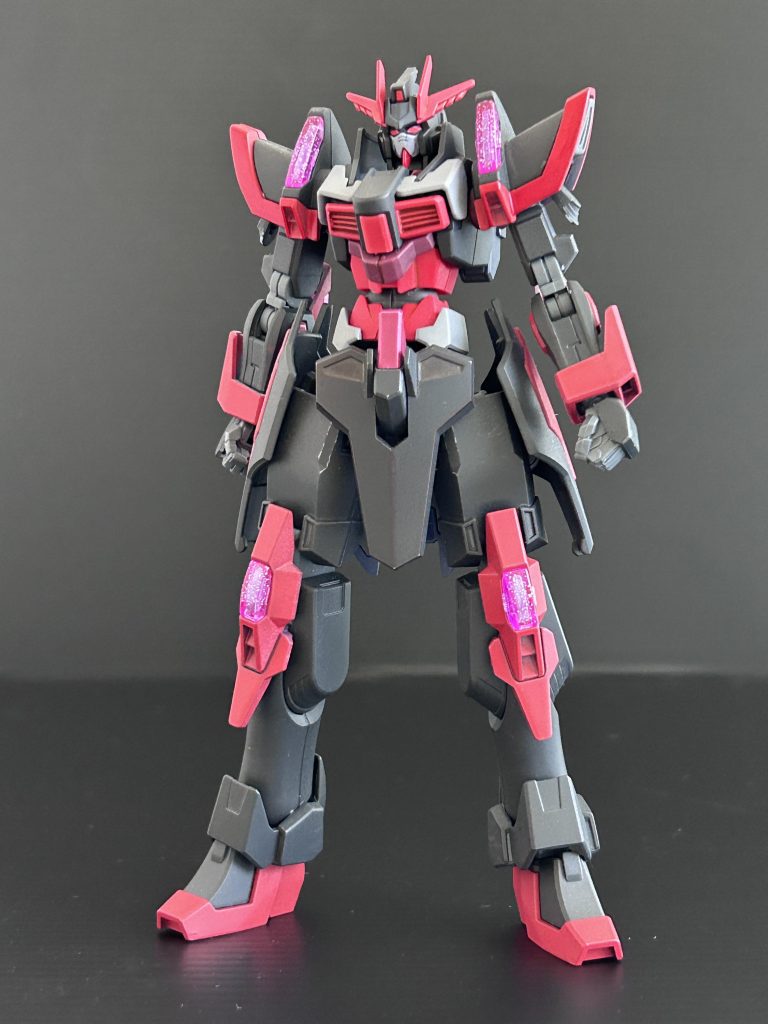 ビルド系の話で主人公のライバルが駆る。そんな感じで作った記憶。接地面積が少ないので、あまりアクションポーズを取らせて立つことができないのが難点。