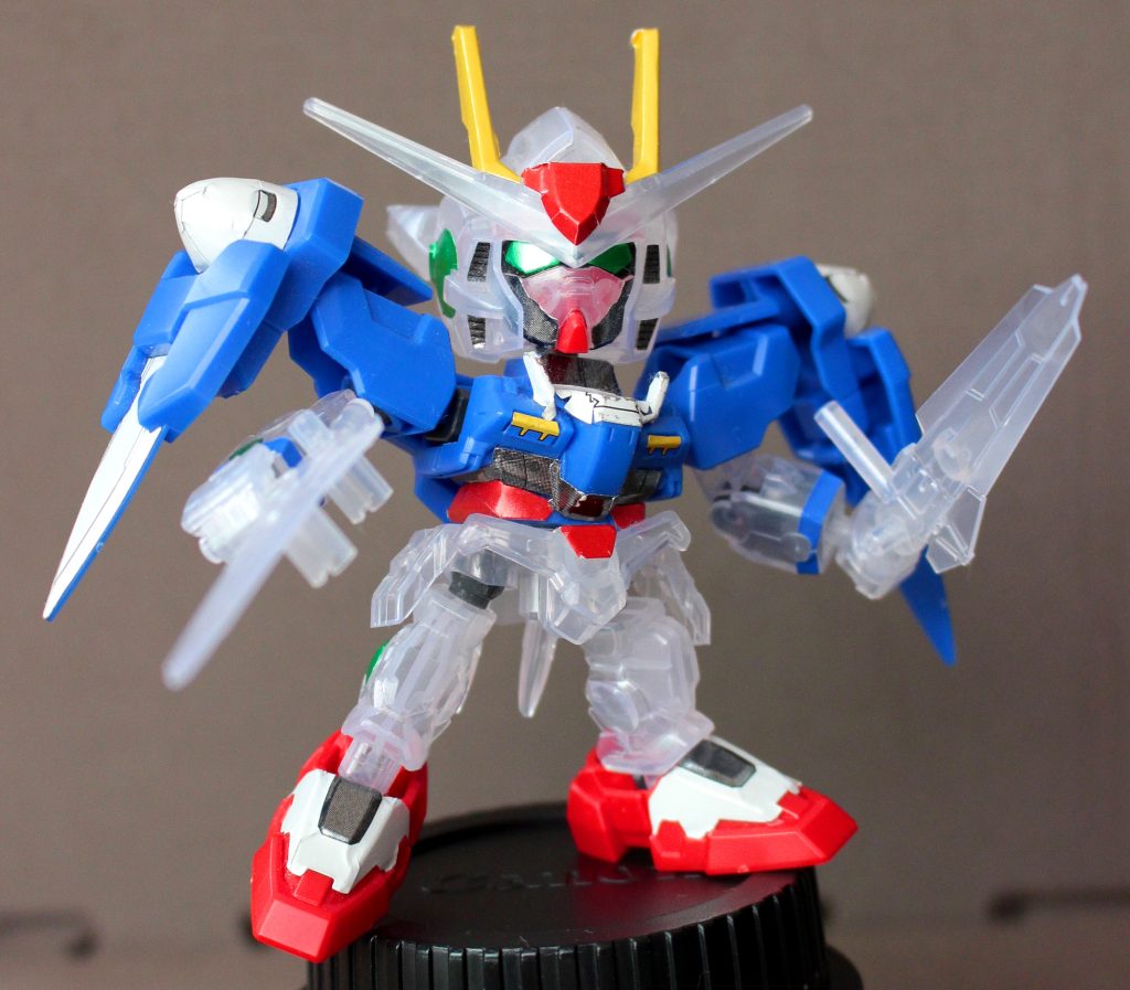 造形もスタイルも良いんですが、白地がクリアなので、顔の赤パーツが透けて酔っ払いみたいなのが欠点ですよね…。はるまき的にはクリアパーツがカッコ良いらしく全く気にならない模様。まあ、楽しく遊べるのが1番やね！