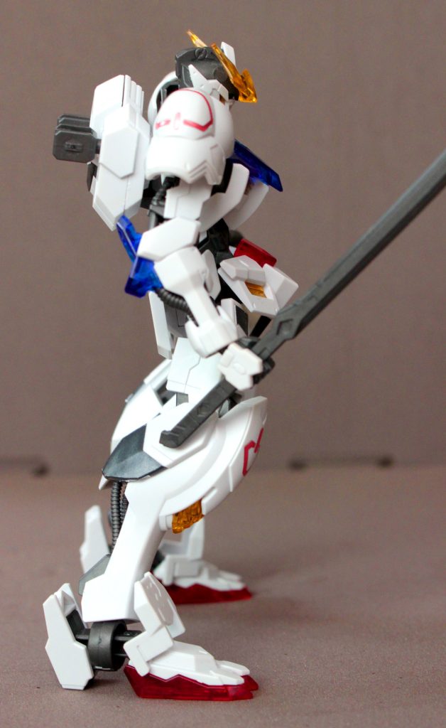 初のHGと言うことで、はるまきは組み立てに専念。パーツの切り出し、バリ取り、シール貼りはおとしゃんが担当です。