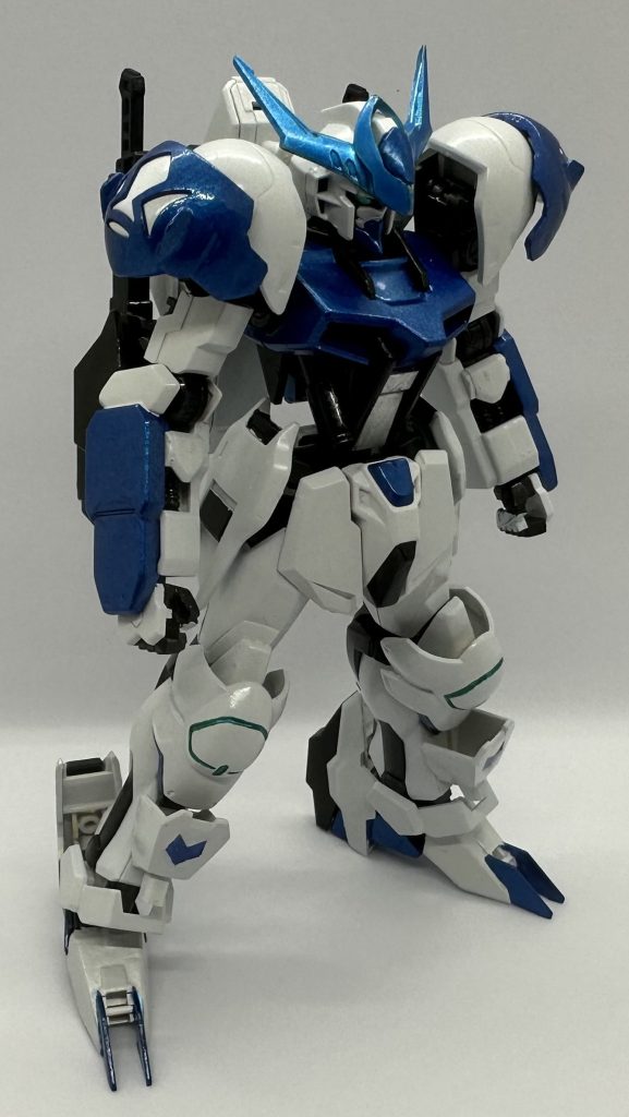 フロントビューバルバトス第6形態、ルプス、レクスのパーツを取り入れつつ各部に細かい改造を施しています