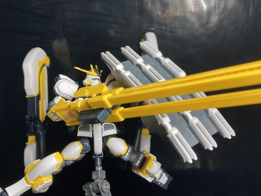 カラーリングはνガンダムに近いですがあまり目立った共通点は無いですねw