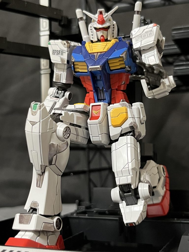 HG規格と同等（？）みたいですが、モールドが多く墨入れだけでRGのような情報量の多さにワクワクが止まりませんでした。