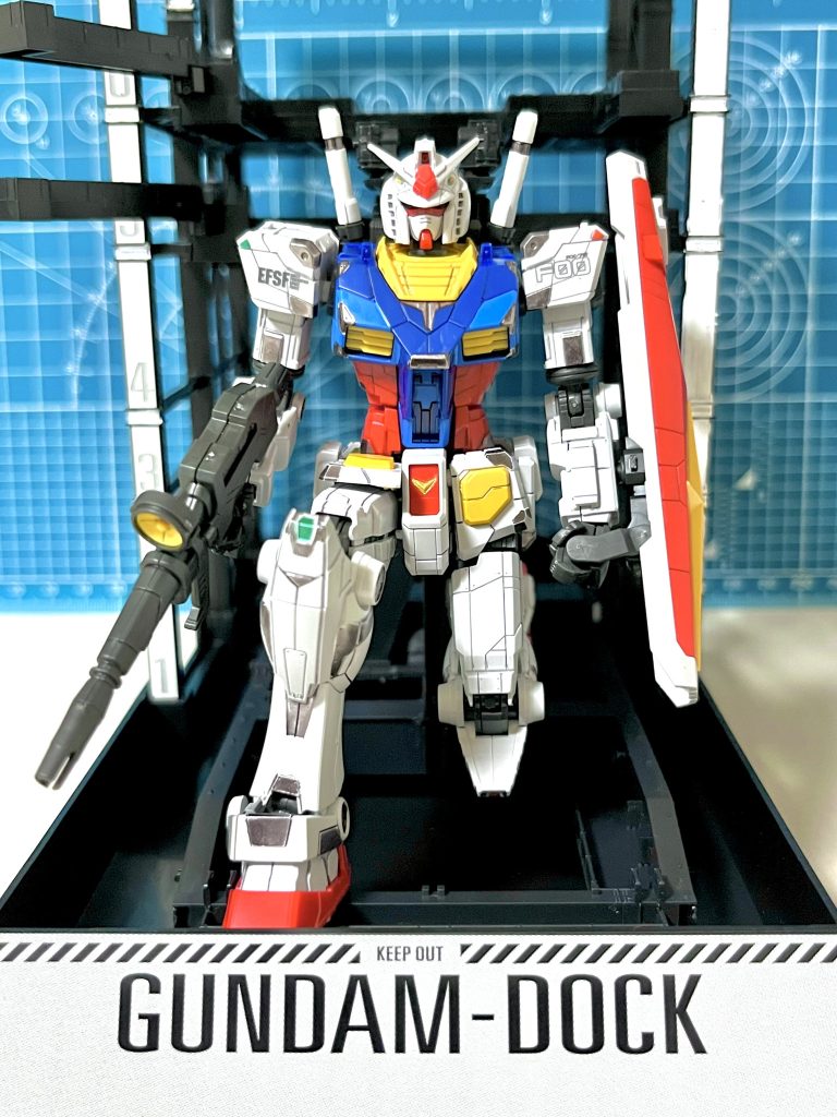 自分なりにには頑張った方だと思いますが、合わせ目消しやゲート処理など技術力が間に合ってないので、これからもっと練習して完成度高いガンプラ目指します。