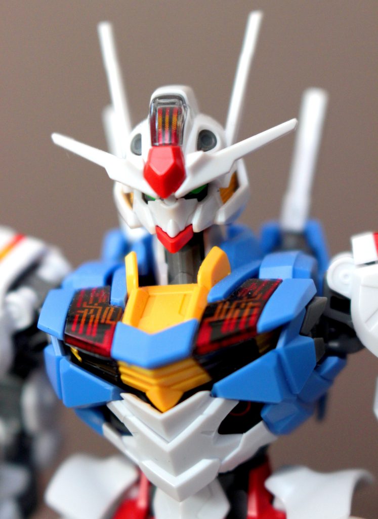 キット自体の出来がとても良くて、幼児が組み立ても可能な範囲だし、なにより多色成形なので組み上げれば箱絵と同等のものが出来上がるのは嬉しかったようです。