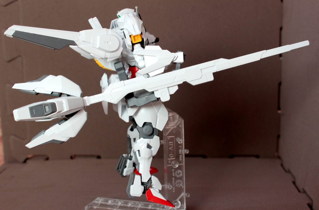 おとしゃんがパーツの切り出し、バリ取り、シール貼り。はるまきが組み立てです。このキットは箒やシールドなどボリュームがあるので、3日で本体まで作って数日休憩。積みプラに少し手を出しつつ、やっとこ完成させました。