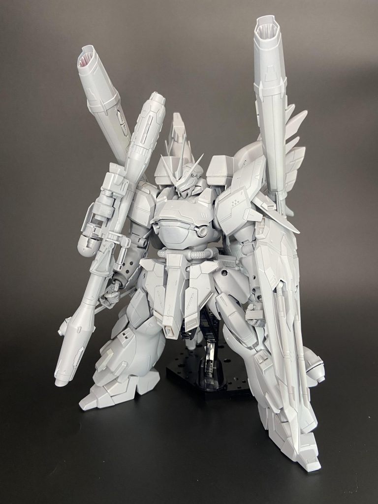 サフ状態です。白をベースにしたカラーリングにすれば、味方機のようになったかも‥