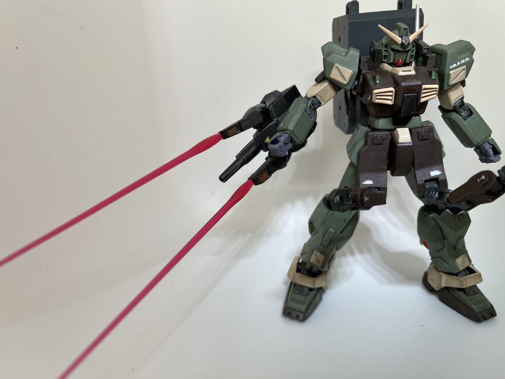 両手(2)+複合兵装(3)+サブアーム(2)=最大7本のサーベル保持可能!!なんも考えてなかったから、同色のサーベルエフェクトが足りないぜ!それどころか同じ規格のグリップもないぜ!複製したくないぜ!