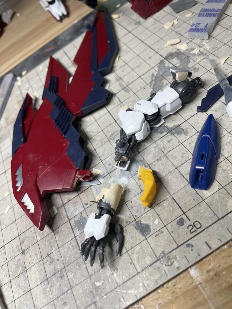 腕が重すぎて保持力を付けるために真鍮線を6本使ってがっちり固定