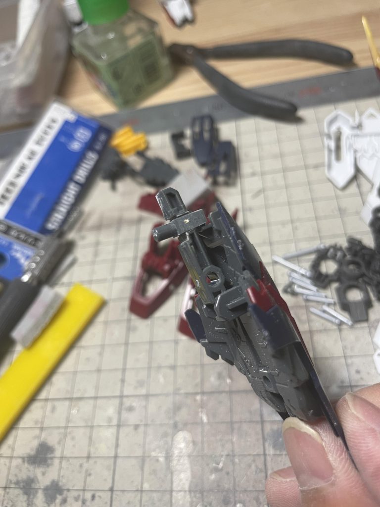 尻尾の接続はジョイントパーツを加工して真鍮線とパテでいい感じに👍