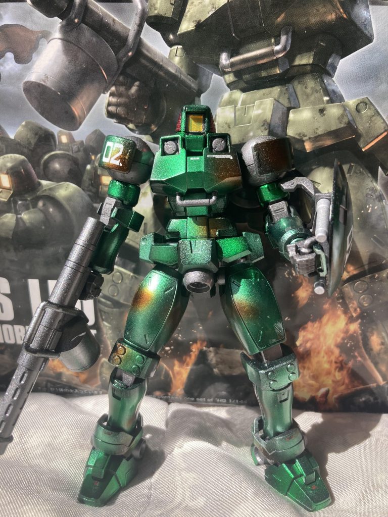 塗装にクリアブラウンとクリアグリーン、クリアブラックとクリアグリーンの混ぜたのを3色使ってグラデーションぽく塗装しました。