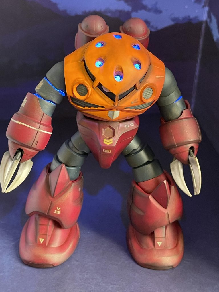 子供から光らせてと言われるもそんな技術はなく、色々調べてガイアノーツの蛍光クリアを関節に塗ってブラックライトで光らせてみました。息子よ、これが父の限界だ。足関節が光っていないのは塗り忘れたからではなくズゴックの構造上、上半身のフレームだけにサイコフレームを搭載した。というこに...