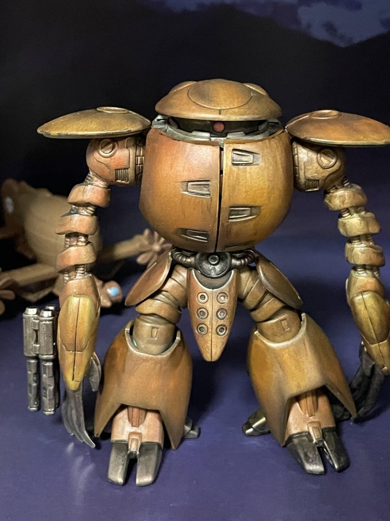 あのロボをイメージして全体を錆?色に。