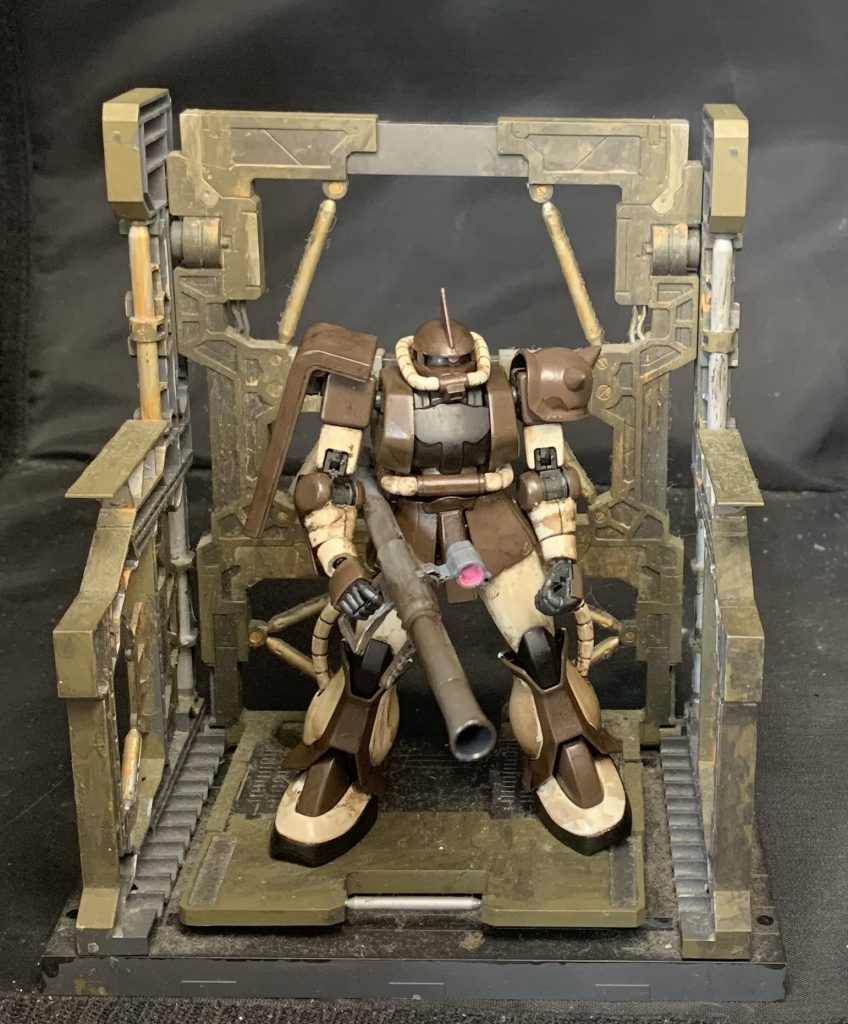 原初はこういうカラーでした、ホワイトもクレオスの311番を使用してみて、少しクセのある感じのグレーホワイトで塗装しておりました。この色が結構好きでたびたび使っております