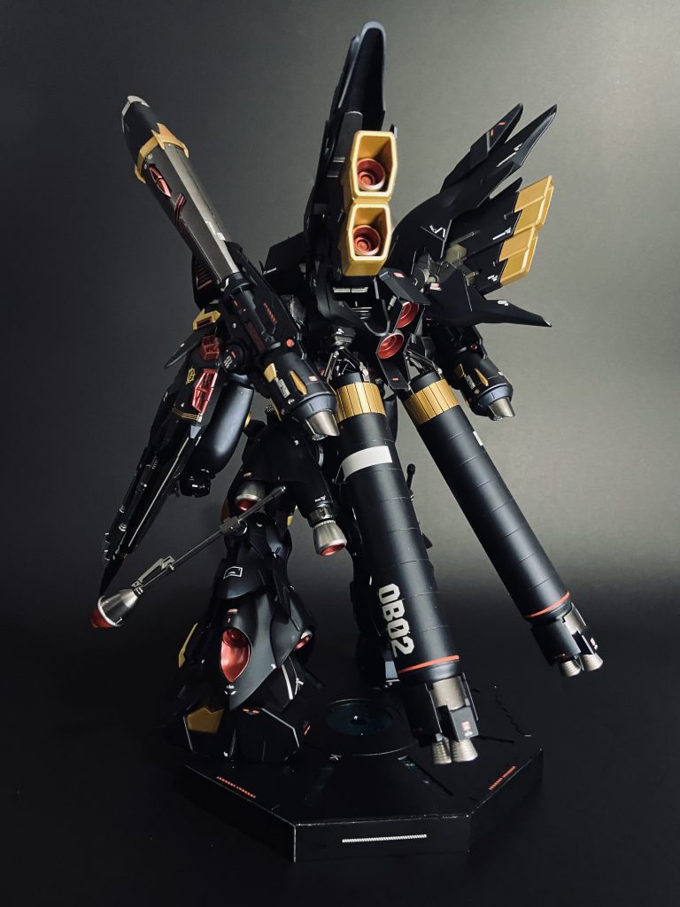 バーニアを増やし高機動化、大型のプロペラントタンクで不足する燃料を補う設定です。左側のプロペラントタンクには黒曜のナンバリングデカールを反映してみました。