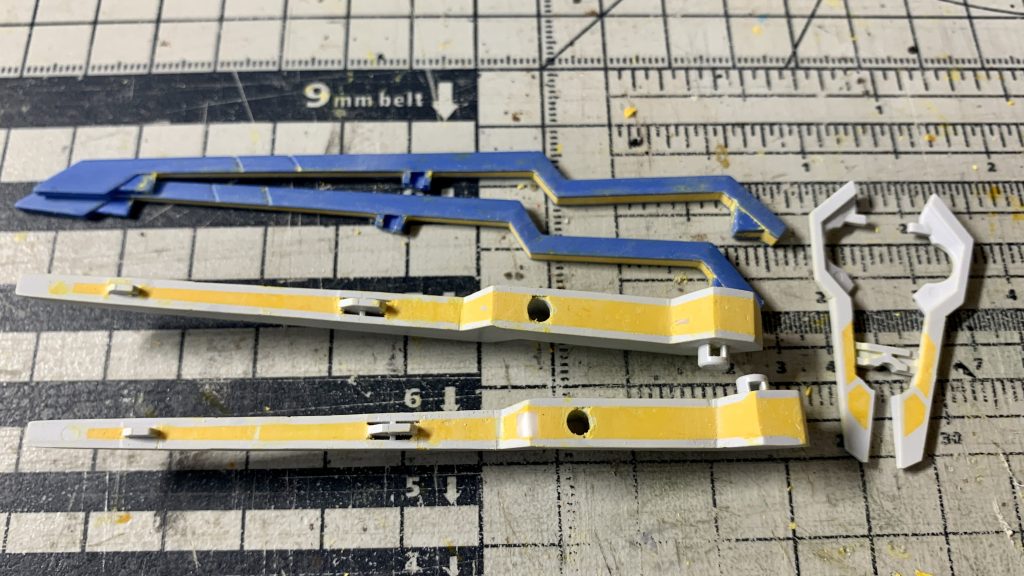 肉抜き穴はエポキシパテで埋めました。