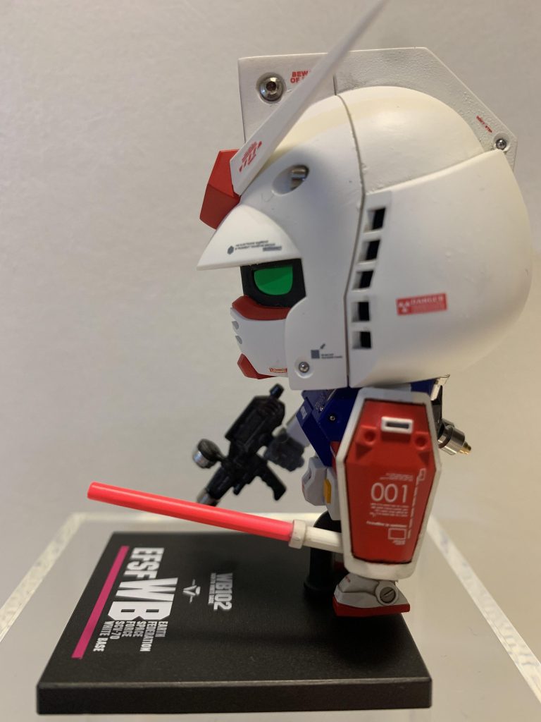 盾はマスキングして塗り分け、星の柄は、あんまり好きじゃないので削ってデカールに変更。(マスキングがめんどくさいのが本音。)