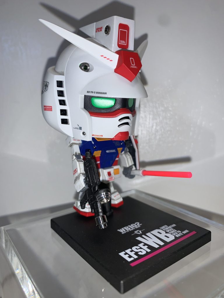 バルカン砲は、メタルパーツに置き換え、各部にもメタルパーツ入れました。台座はガンメタで塗装してデカール追加。サーベルは蛍光ピンク。