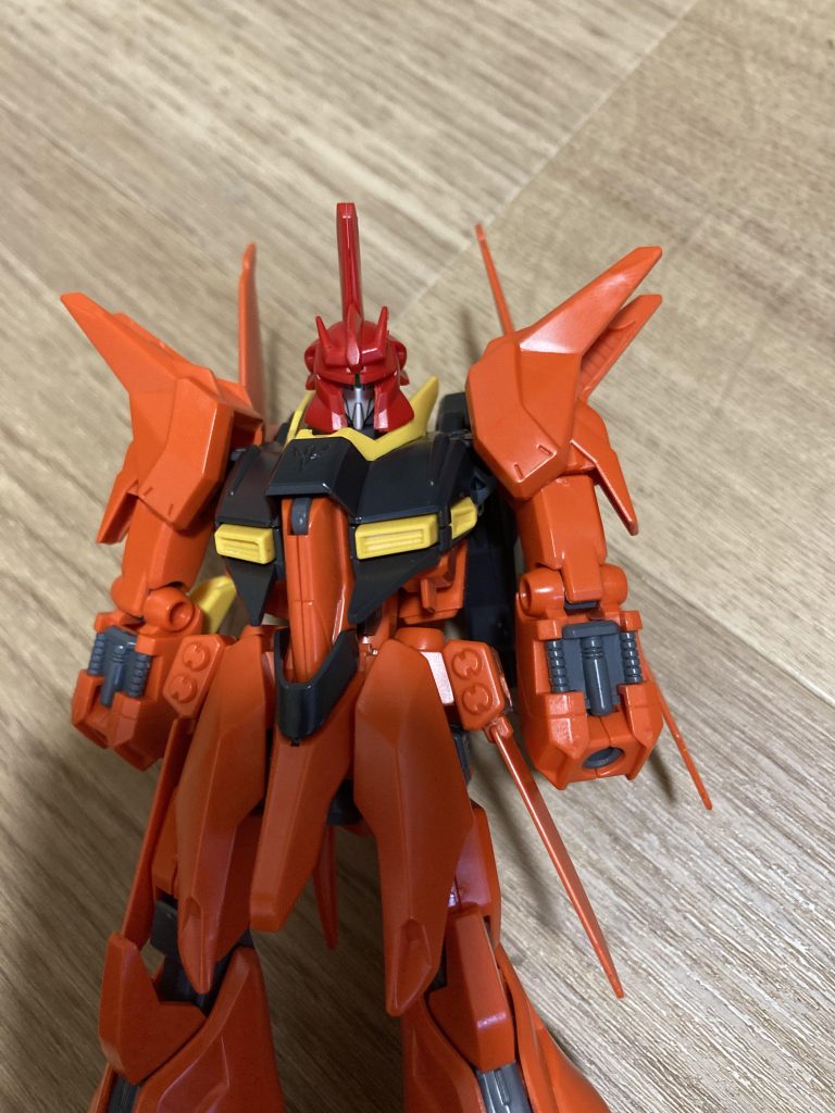 元の顔がどうしてもリバウに見えず、ゼータ顔を移植しました。ただ、ヘルメットと同色にしたところ、顔が全然わからなくなりましたが‥💦