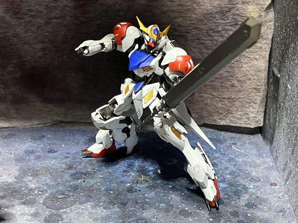 可動範囲が広いようで意外と狭いんですね。