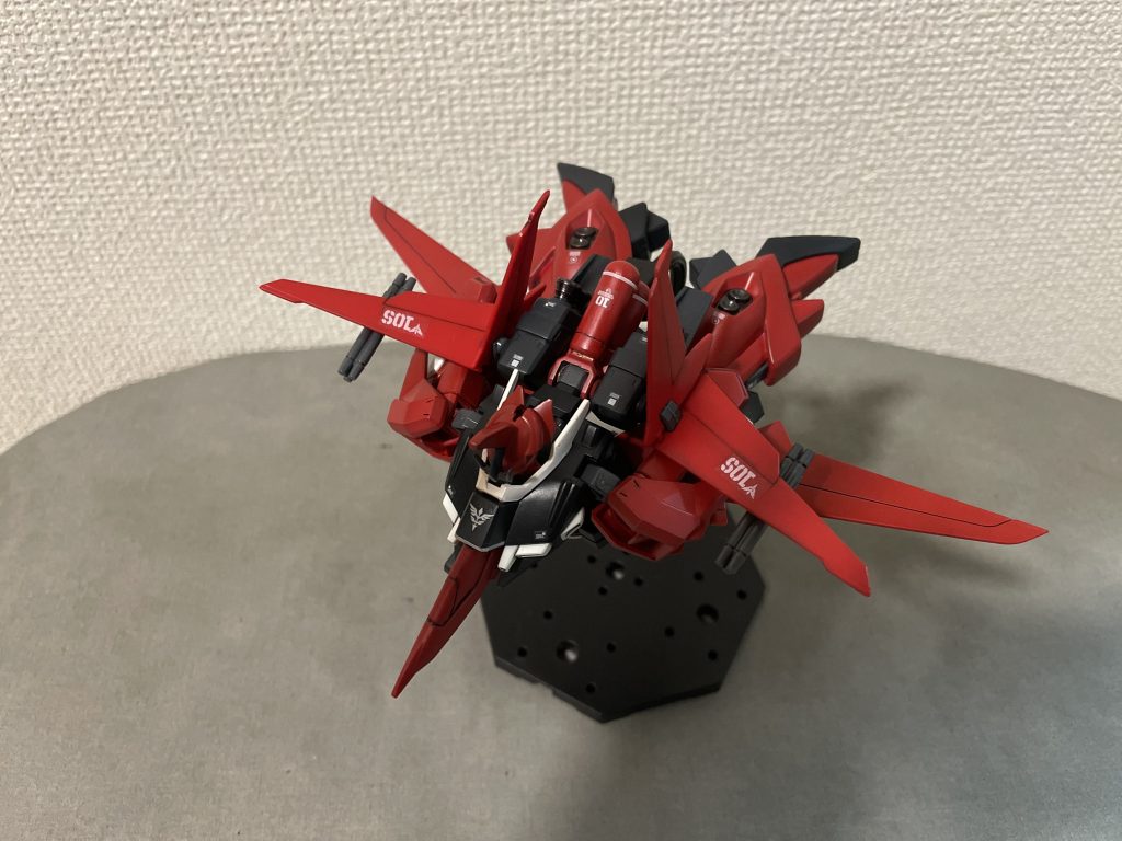 ナッターの翼を大きくしたので、合体させても違和感がなくなったかと。この形態での武器保有は断念。