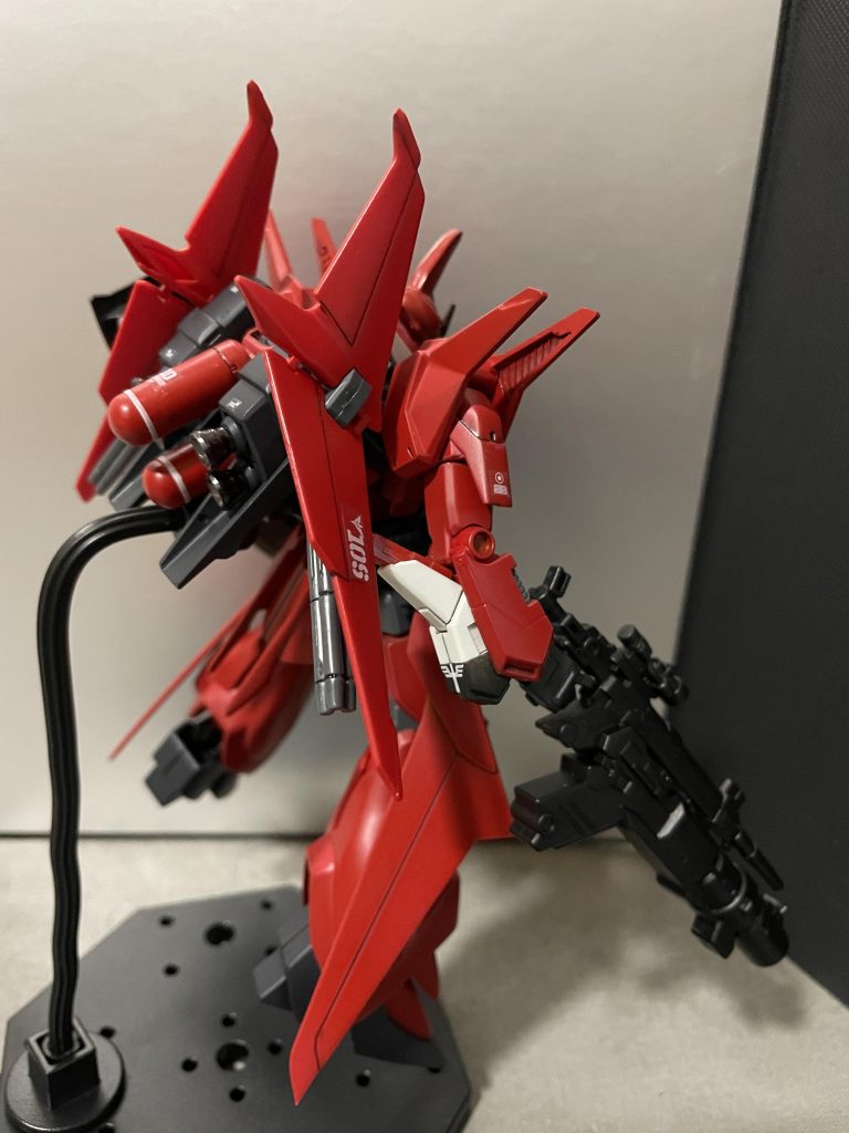 古いキットですがプロポーションが良く、合わせ目も少ない名キットですね。リバウの余剰パーツ=ヘルメット・シールドRGゼータ=顔SDシナンジュ=ライフルギャプランフライルーの余剰パーツ=翼