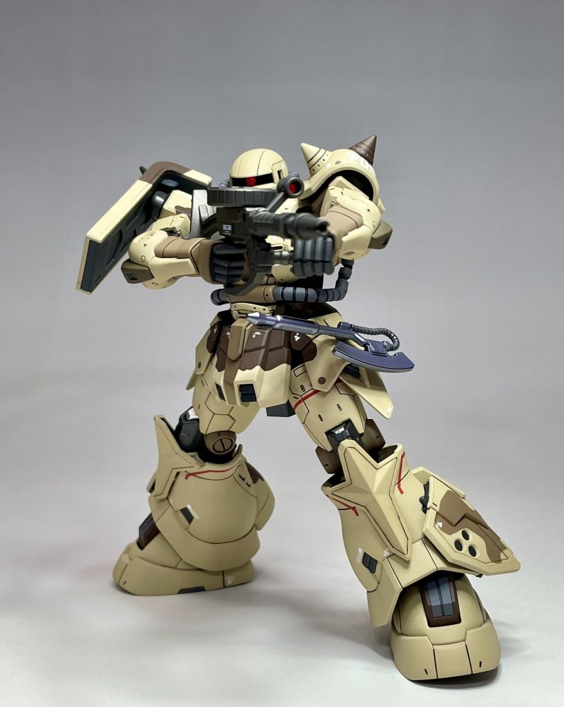 膝カバーは他の機体とは異なり、単色なため、合わせ目を消しました。