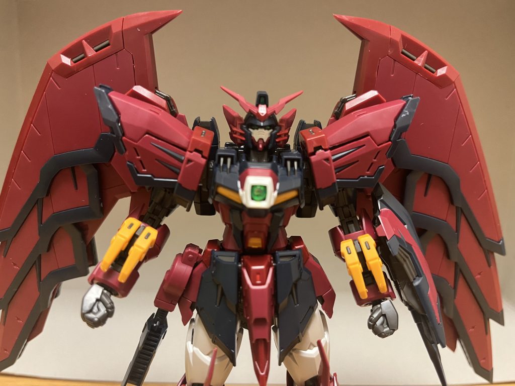 性能DG細胞を使用されている為、通常のMSを凌駕する高い性能を誇る代わりに、本機がダメージを受けると、そのパイロットにもダメージが伝わる。また、どの形態を問わず単独飛行が可能。アンリミテッドエンジン本機の動力源。以前はバッテリーとなっていたが、後に強化改修によって、アンリミテッドエンジンに交換されている。