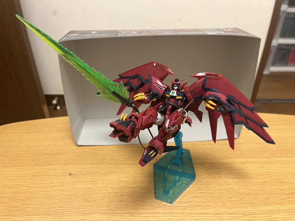 本機では、この2種類の格闘兵装と高い機動性を駆使した接近戦、ブラッドウイングの吸収能力を生かした制圧戦を得意とする。DG細胞を使用しているだけあって、その戦闘能力はデスティニーインパルスガンダムと同等以上に高い。