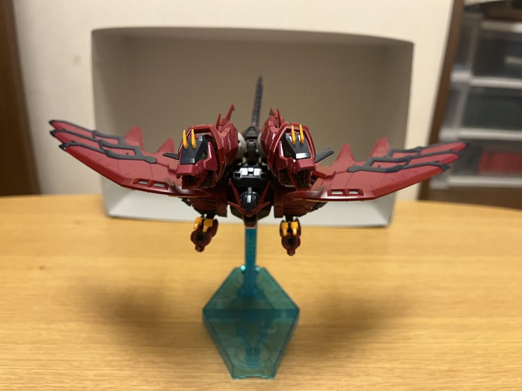 MA形態本機は、双頭の竜を彷彿させるMA形態への変形機構を有している。この形態では長距離高速飛行に適している他、大気圏突入が可能となる。