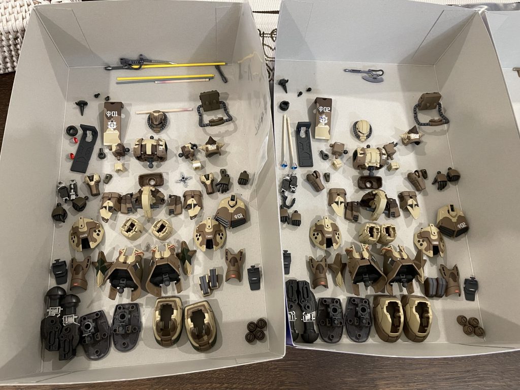 エグバ機とウォルド機の完成前のパーツ一覧です。武器は別です。