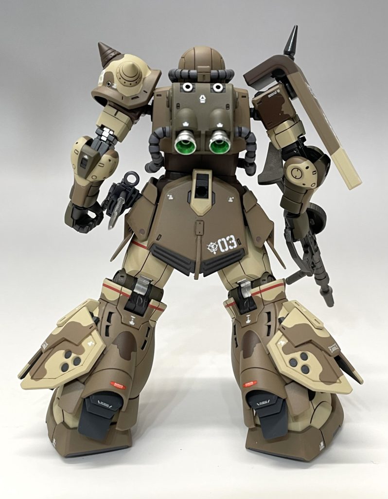 お尻のマガジン装備用に、元々空いていた穴を埋めて、マグネットを仕込み、蓋をしました。