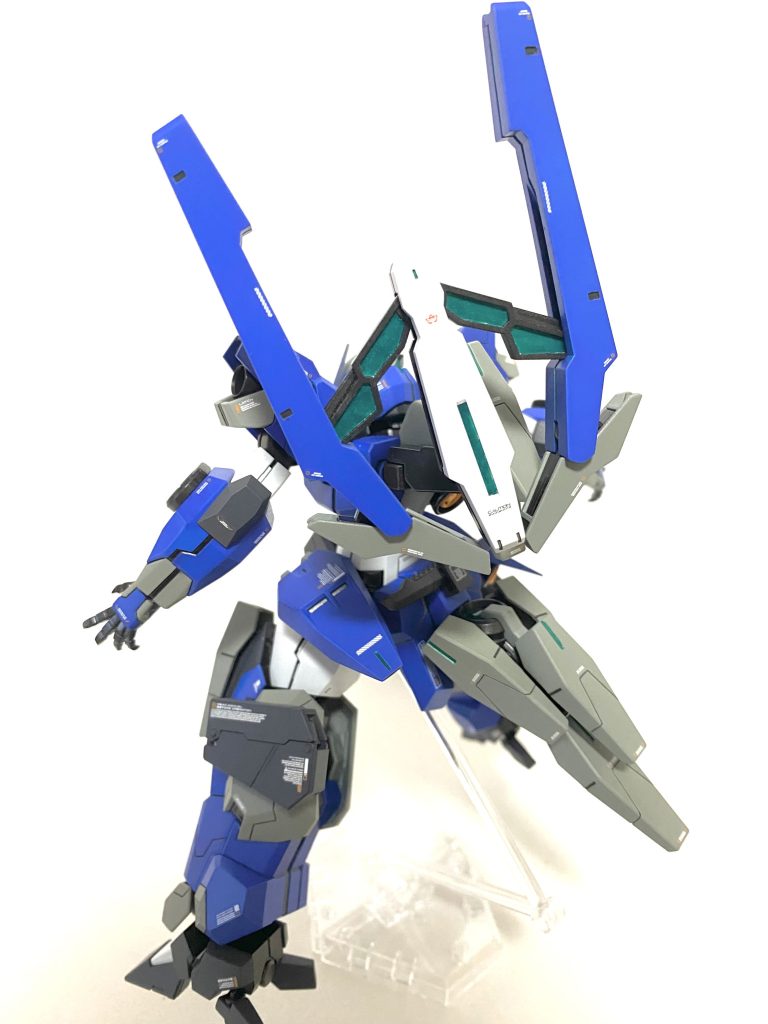 「GNフェーズドアレイキャノン」付属シール部分は白サフの上にメタリックグリーンを筆塗りしました。GNドライヴ搭載機なので、スコア4発動ではなくGNフィールドを展開できる設定です。