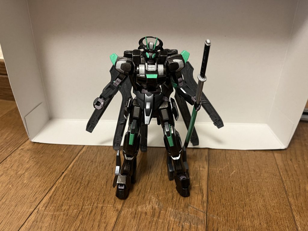 機体名:ガンダムシュバルゼッテブジンソード全高:18.7m重量:68.5t略称は、シュバルゼッテBSD。黒・緑・銀を基調としたカラーリング、リング状のアンテナと縦線のスリットが特徴。