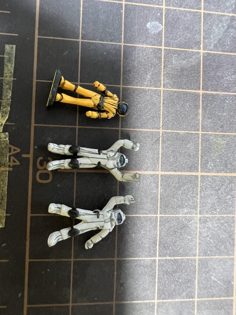 追加写真①:エマ中尉とアストナージとあと誰か。