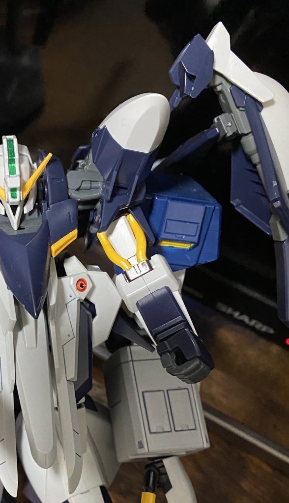 ギガンティックアームが重すぎて、肩がすぐに垂れ下がってしまいます…