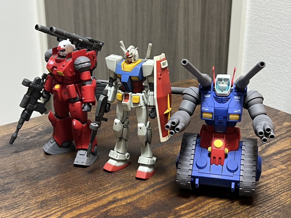 3体揃って満足。揃うと気持ちがいいですね!ちなみにガンスタには登録してませんが、ガンダムはガンプラ始めた最初の作品(1番目)です。こちらもアップはしてませんが、タンクは9月にさらっと作ったものです。