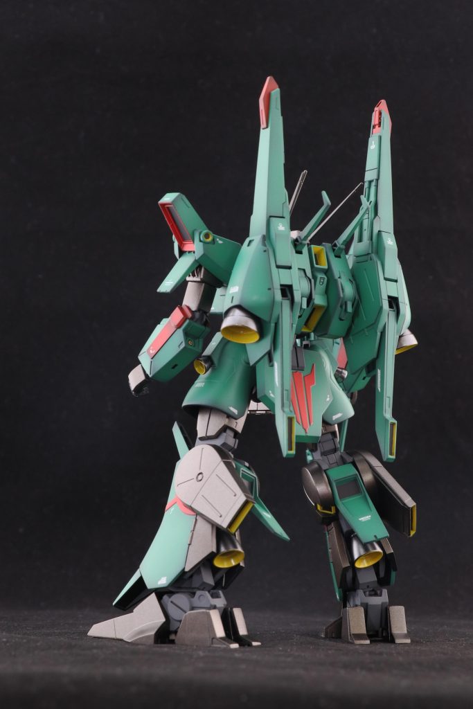 背中側も塗り分けだらけ… 