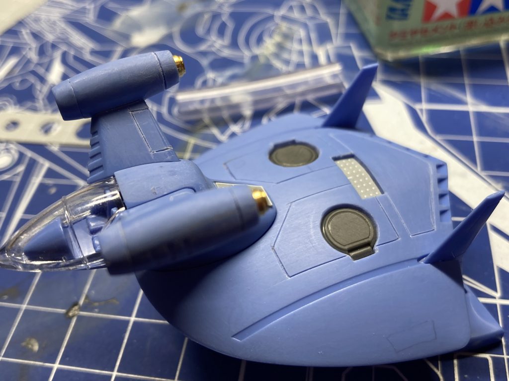 アクセントとしてハッチの表現をコトブキヤのパーツを使いました。